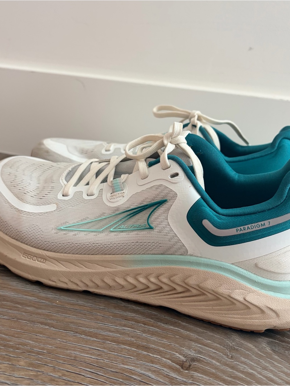 Altra Women's Running Sneakers in Cream and Teal women’s 8.5 - Picture 9 of 10